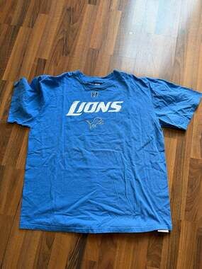 NFL Team Apparel Detroit Lions Honolulu Blue Graphic T-Shirt